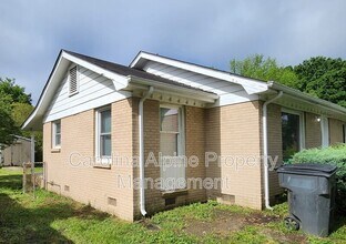 1724 Griers Grove Rd in Charlotte, NC - Building Photo - Building Photo