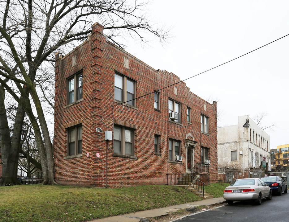 2800 16th Pl in Washington, DC - Building Photo