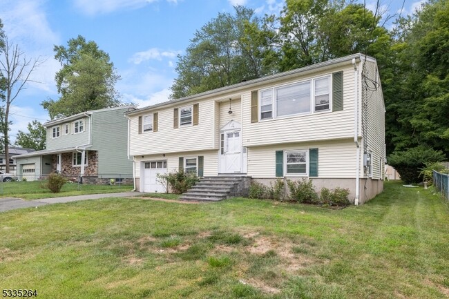 property at 21 Farmingdale Dr