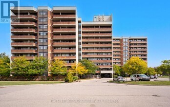 2301 Derry Rd W in Mississauga, ON - Building Photo - Building Photo