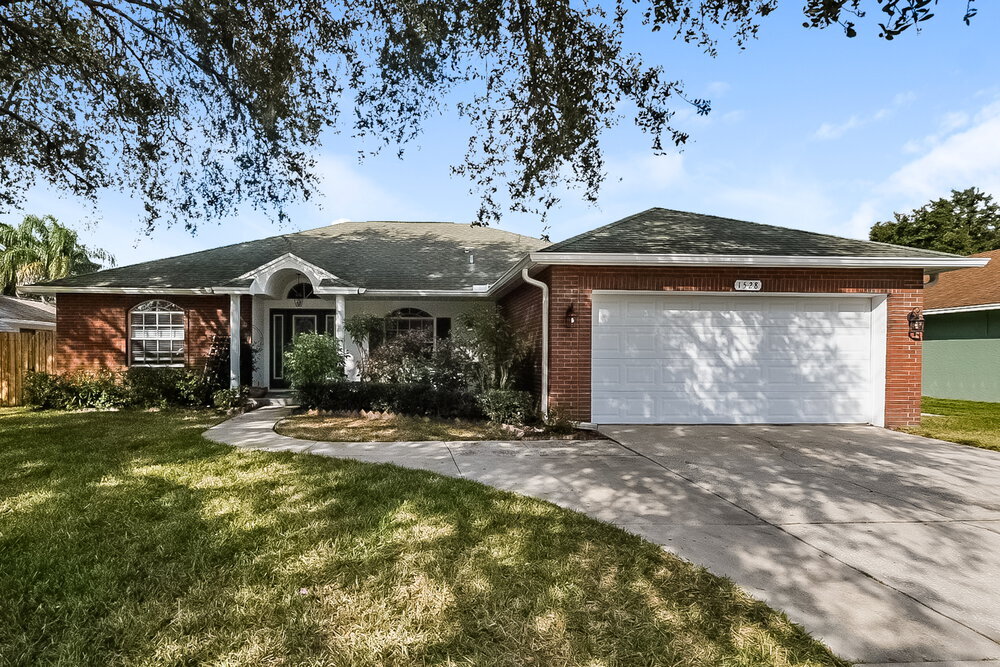 1528 Creek Bend Dr in Brandon, FL - Building Photo