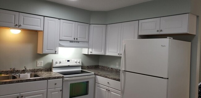 802 N Lake Dr, Unit unit b in Fort Pierce, FL - Foto de edificio - Building Photo
