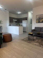 520 W 79th St, Unit C1 in Hialeah, FL - Foto de edificio - Building Photo