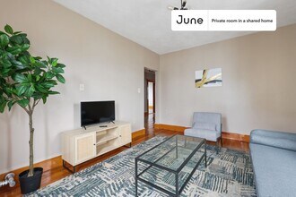 Room in Shared 4 bed/1 bath home, Unit C in Boston, MA - Foto de edificio - Building Photo