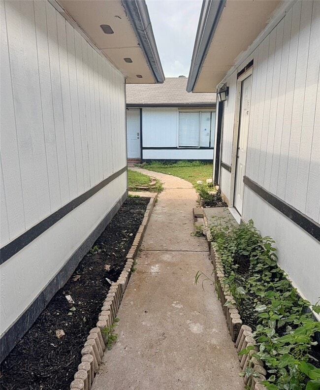 13035 Bassford Dr in Houston, TX - Building Photo - Building Photo