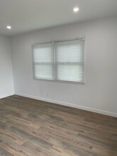 Hollywood Way in Burbank, CA - Building Photo - Interior Photo