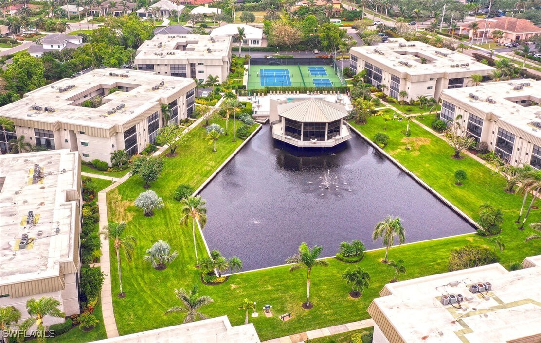 788 Park Shore Dr in Naples, FL - Foto de edificio