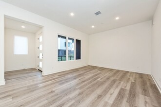 16250 Stella Cir in Tustin, CA - Building Photo - Building Photo