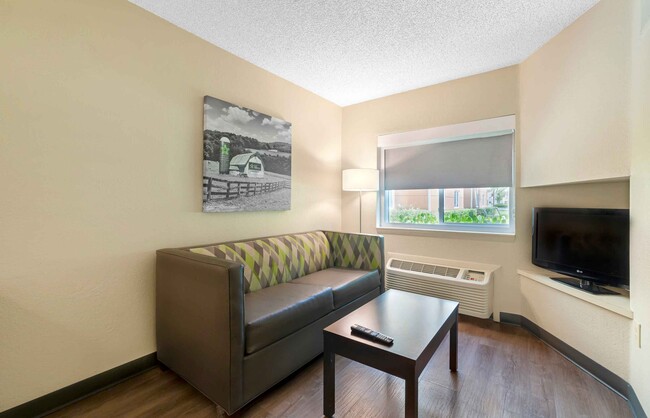 Furnished Studio - Houston in Sugar Land, TX - Foto de edificio - Building Photo