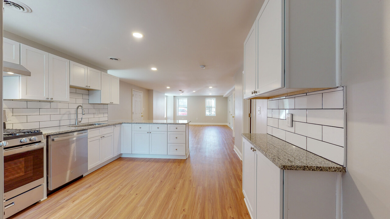 2164 5th Ave, Unit Apt 1F in Troy, NY - Building Photo