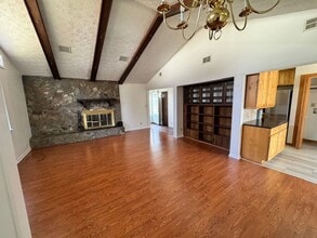 105 N Lake Dr in Lagrange, GA - Building Photo - Building Photo