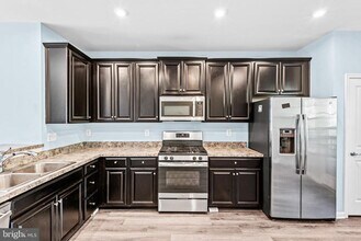 720 River Crest Way in Fredericksburg, VA - Building Photo - Building Photo