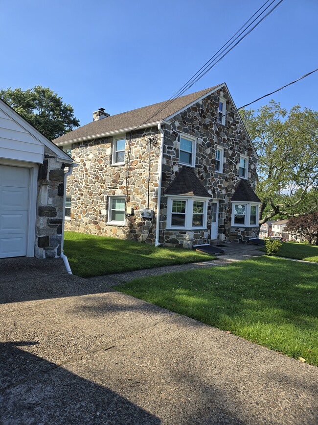 160 Morton Ave, Unit morton