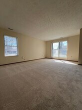 3930 Deer Lake Way in Columbus, OH - Foto de edificio - Building Photo