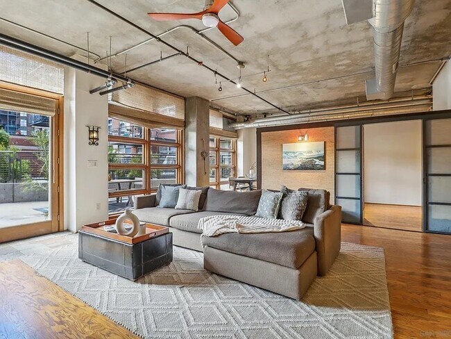 877 Island Ave, Unit 211 in San Diego, CA - Building Photo - Building Photo