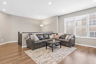 801 Roselyn Dr in Victoria, MN - Building Photo