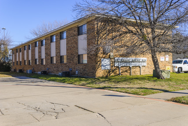 1000 W Prairie St in Denton, TX - Foto de edificio - Building Photo