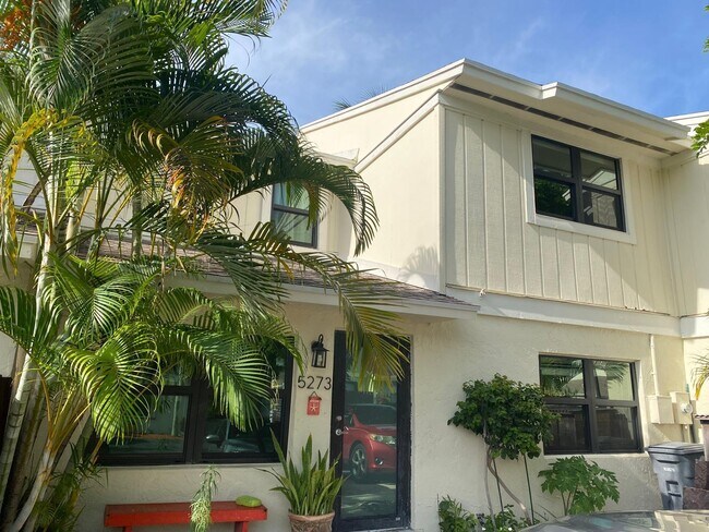 5273 Tennis Ln in Delray Beach, FL - Building Photo - Building Photo