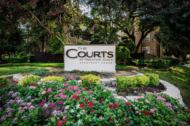 The Courts at Preston Oaks in Dallas, TX - Foto de edificio - Building Photo