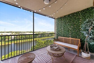 2202 S Cypress Bend Dr, Unit 707 in Pompano Beach, FL - Building Photo - Building Photo