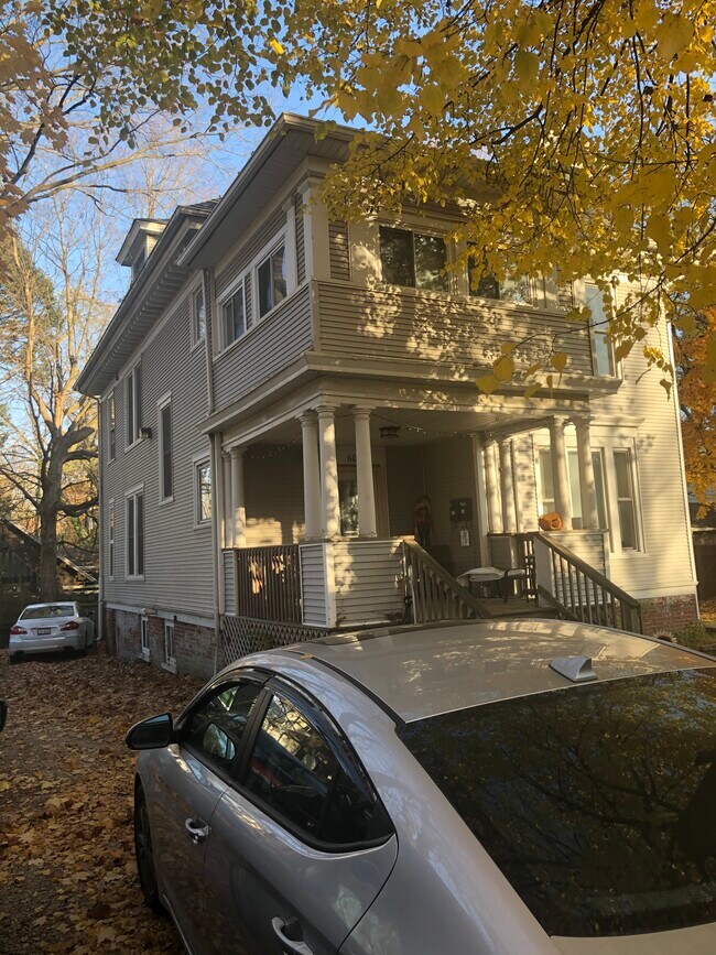 604 S Busey Ave Apartments and Nearby Urbana Apartments For Rent