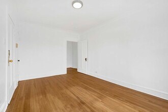 4742 W Roscoe St in Chicago, IL - Building Photo - Building Photo