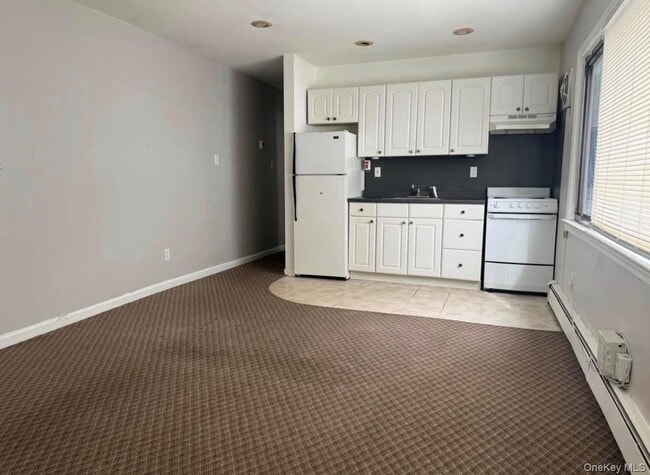 202 N Idaho Ave in North Massapequa, NY - Building Photo - Building Photo