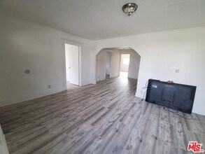 1216 W 77th St in Los Angeles, CA - Building Photo - Building Photo