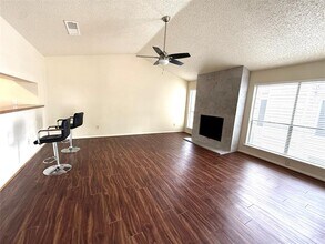 6701 Sands Point Dr in Houston, TX - Foto de edificio - Building Photo