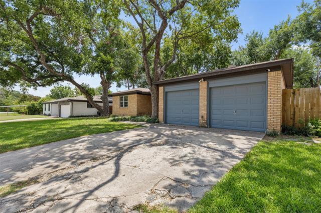 6117 St Johns Ln in Fort Worth, TX - Building Photo - Building Photo