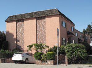 Berkeley Apartments in Santa Monica, CA - Building Photo - Building Photo
