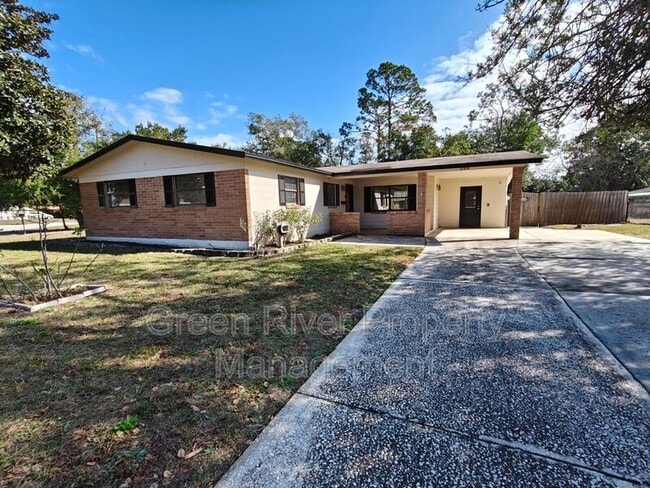 588 Madeira Dr in Orange Park, FL - Building Photo - Building Photo