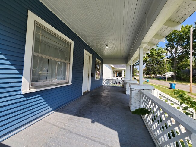 1205 S Kimbrough Ave in Springfield, MO - Foto de edificio - Building Photo