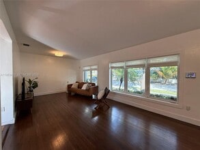 2728 Kirk St in Miami, FL - Building Photo - Building Photo