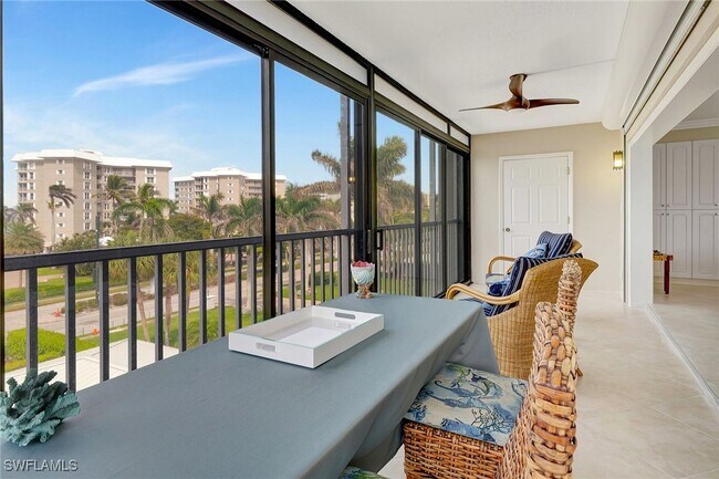 property at 2880 Gulf Shore Blvd N