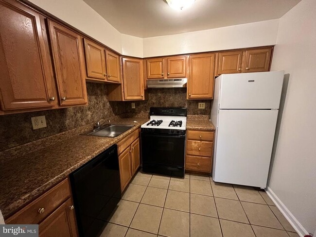 property at 8828 Cottage St