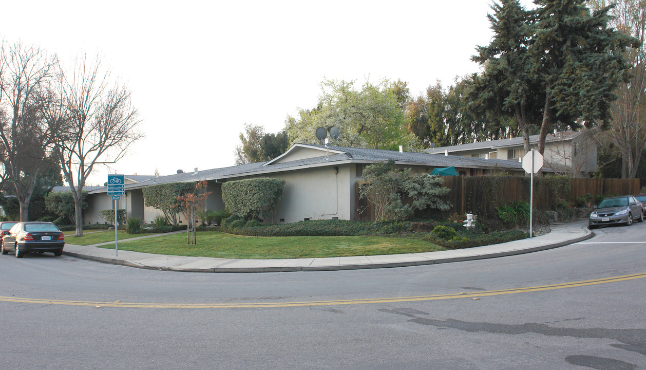 Mayfield Apartments in Mountain View, CA - Building Photo