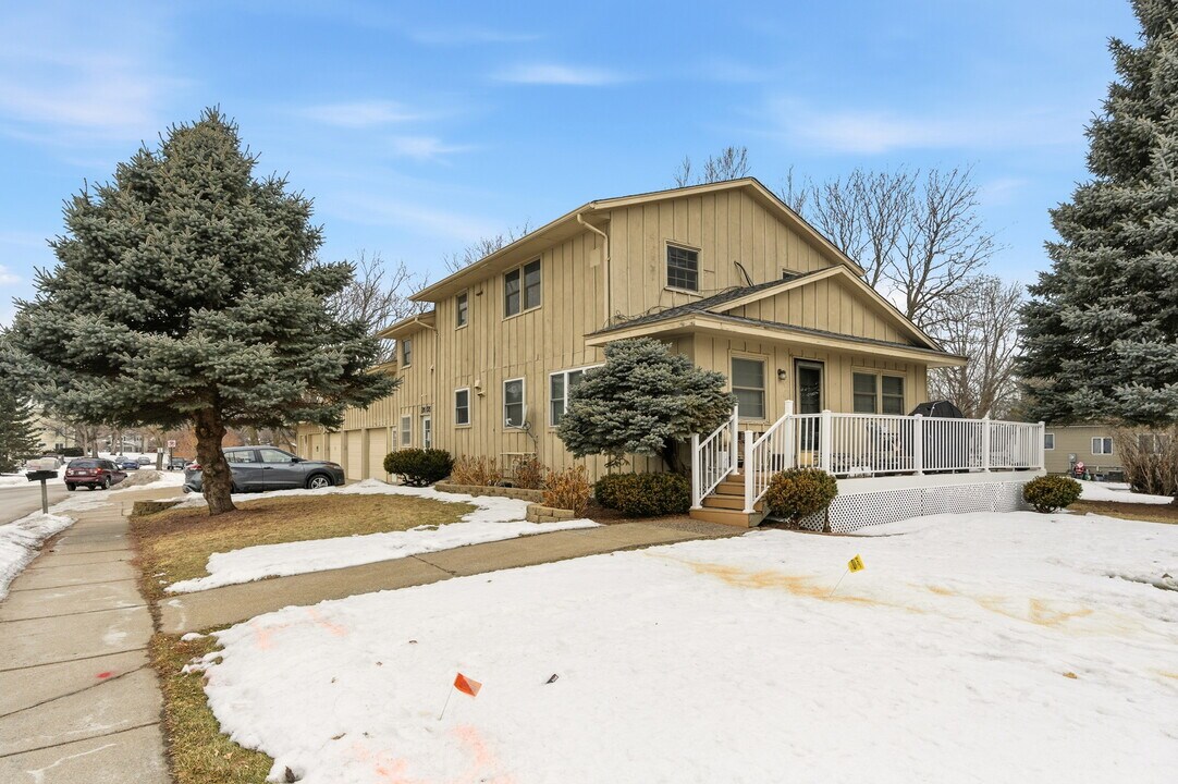 12605 Main St, Unit #200 in Rogers, MN - Building Photo