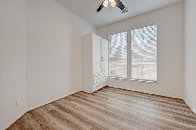 property at 38 Tethered Vine Pl
