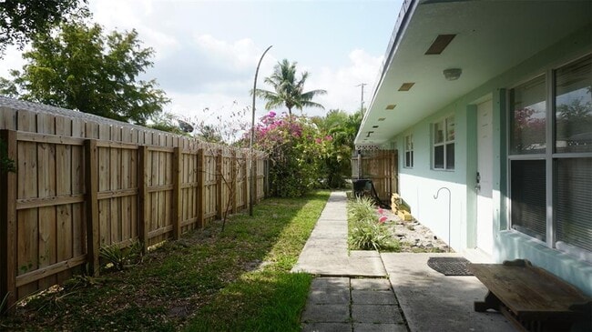 615 NW 18th St, Unit 1 in Fort Lauderdale, FL - Foto de edificio - Building Photo