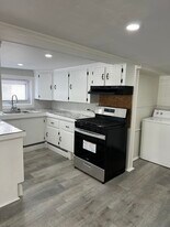 51 Walnut St, Unit B in Saugus, MA - Building Photo