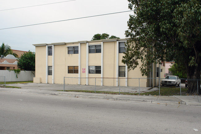 2620 NW 10th Ave in Miami, FL - Building Photo - Building Photo