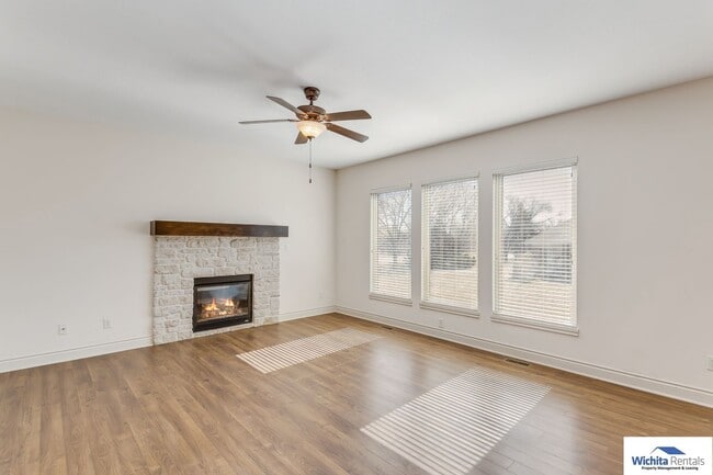 907 Threewood Ct in Andover, KS - Building Photo - Building Photo