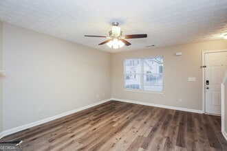 393 Clearsprings Dr in Lawrenceville, GA - Foto de edificio - Building Photo