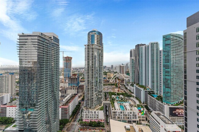 36 NE 1st St, Unit # 4714 in Miami, FL - Building Photo - Building Photo