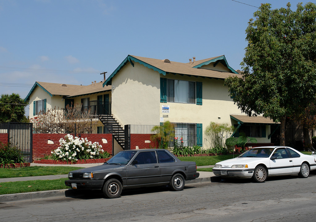 1126 Pacific Ave in Santa Ana, CA - Building Photo