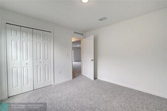 555 SW Paar Dr in Port St. Lucie, FL - Building Photo - Building Photo