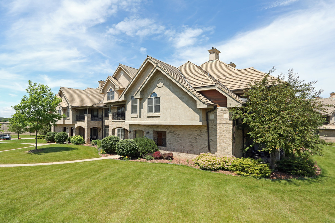 Springbrook Cercle in Oak Creek, WI - Foto de edificio