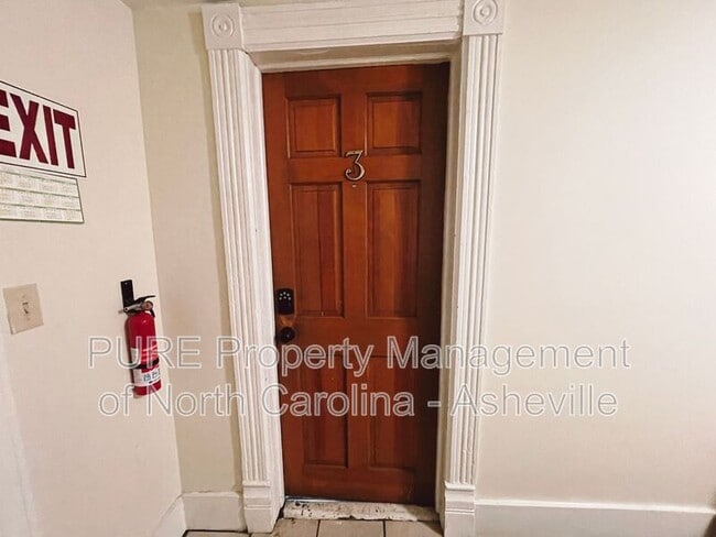 55 Starnes Ave in Asheville, NC - Foto de edificio - Building Photo