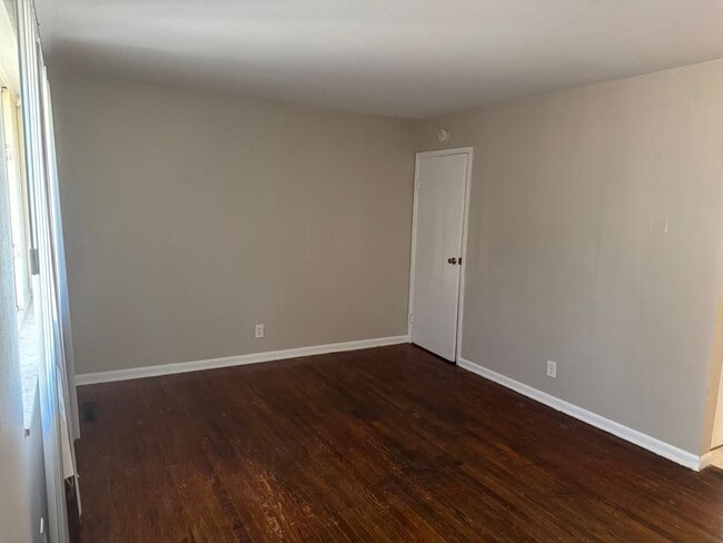 381-385 S Yearling Rd in Whitehall, OH - Building Photo - Building Photo